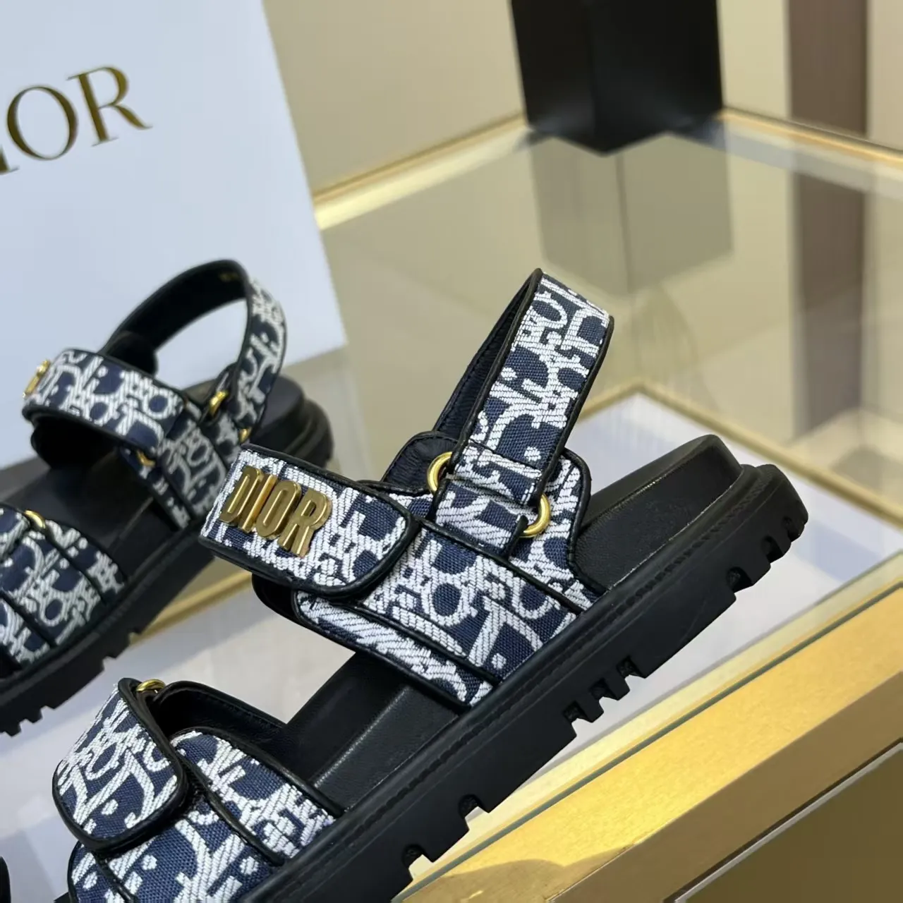 👟👟Ex-factory price 480👟👟 Dior classic popular sandals Step into the fashion territory of Dior slippers and encounter the ultimate fusion of elegance and comfort. The upper is engraved with the Christian Dior Paris logo using exquisite embroidery technology. The delicate stitching tells the brand's profound heritage and is fully recognizable.   Made of high-quality materials, it feels soft and fits your feet, as if it is a gentle care tailor-made for your feet. The sole is carefully designed and engraved with Christian Dior's lucky star symbol. It is not only a beautiful embellishment, but also provides reliable grip, making every step steady and secure.   It has a simple design and is easy to put on and take off. Whether it is a lazy weekend or a pleasant vacation, it can be easily adapted. Whether paired with casual shorts, casual jeans, or an elegant dress, Dior slippers can instantly enhance the overall style and show a casual fashion attitude.   Dior slippers, in the name of fashion, inject luxurious charm into your life and accompany you with every step you take with confidence and elegance. Material: Fine genuine cowhide upper, outsole, TPR, non-slip and wear-resistant, code number: 35-41 (42 customized)